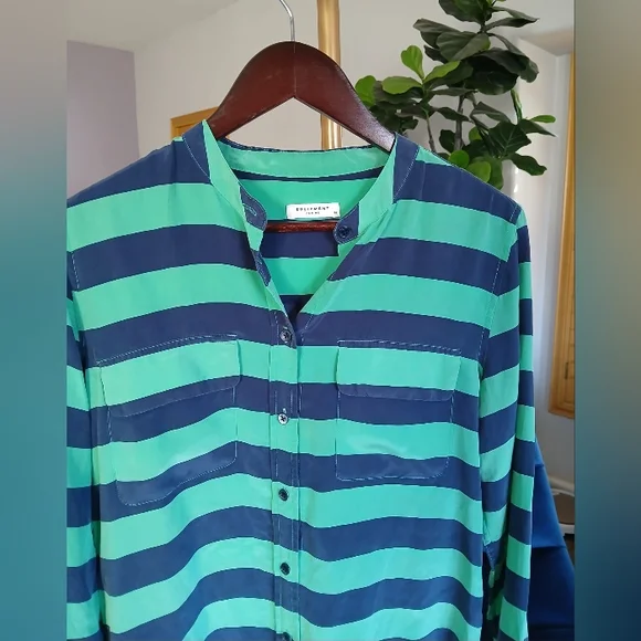 Equipment Femme Cabana Silk Long Sleeve Striped Button down Shirt Size M - Picture 4 of 11